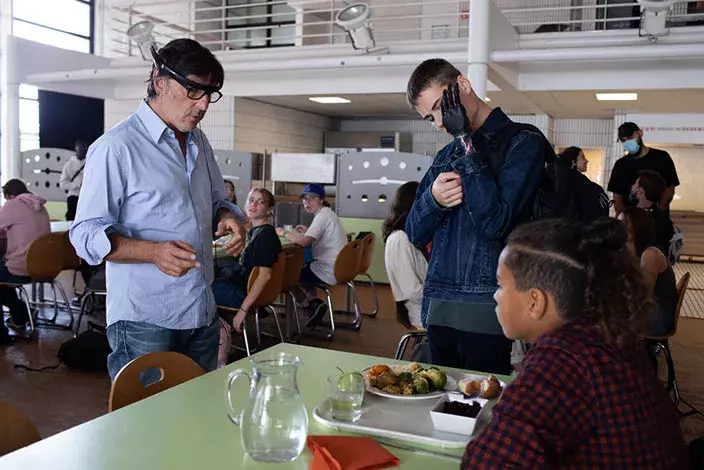 Yvan Oxandre et Mathys sur le tournage © Ministères sociaux DICOM Nicolo Revelli Beaumont Sipa