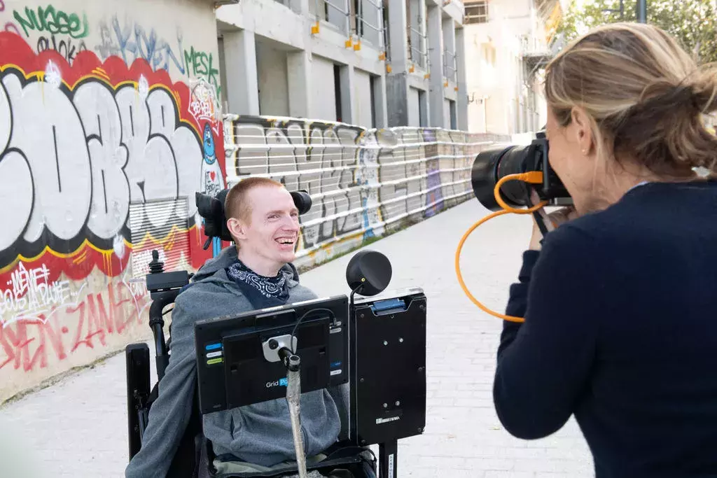 Aurélien sur le shooting © Ministères sociaux DICOM Jeanne Accorsini Sipa