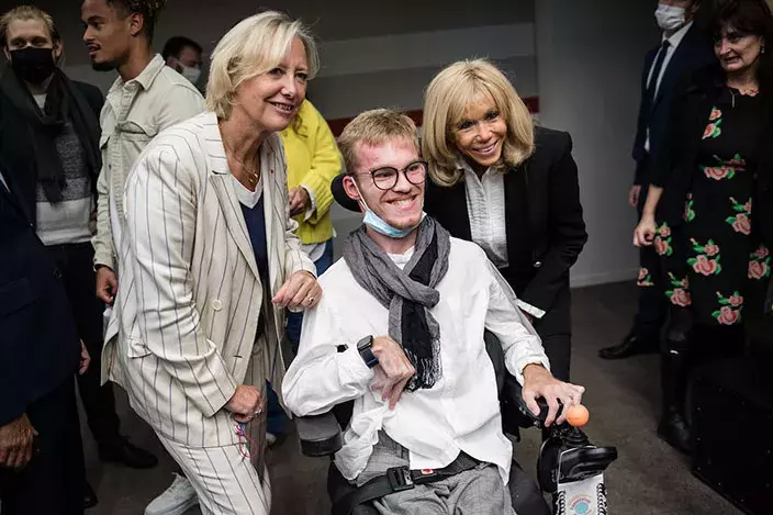 Brigitte Macron et Sophie Cluzel au lancement de la campagne © Ministères sociaux DICOM Tristan Reynaud Sipa